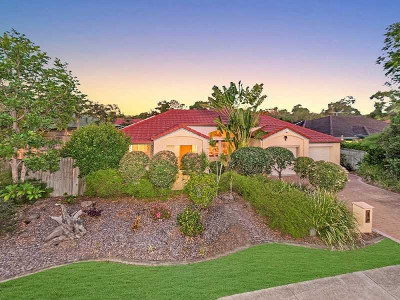 9 Lakeside Cr, Forest Lake QLD 4078