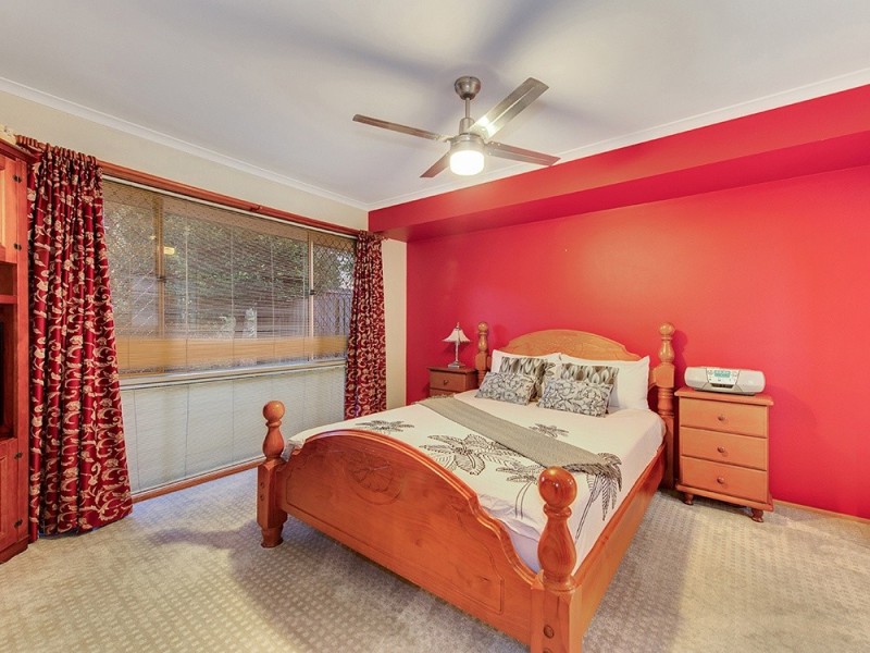 9 Lakeside Cr, Forest Lake QLD 4078