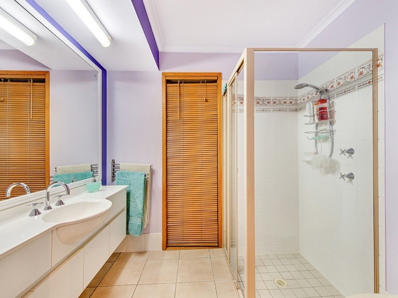 9 Lakeside Cr, Forest Lake QLD 4078