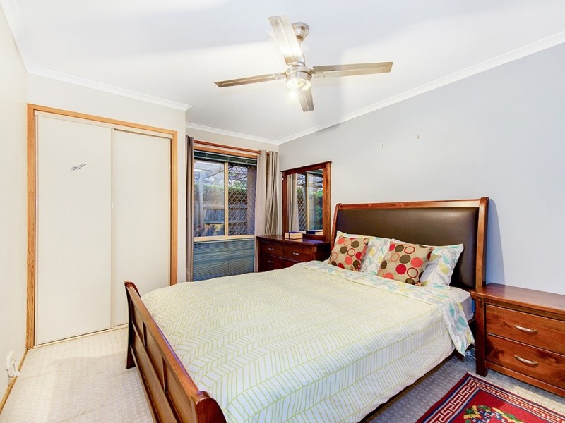 9 Lakeside Cr, Forest Lake QLD 4078