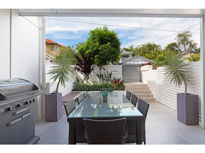 2/15 Brinawa Street, Camp Hill QLD 4152