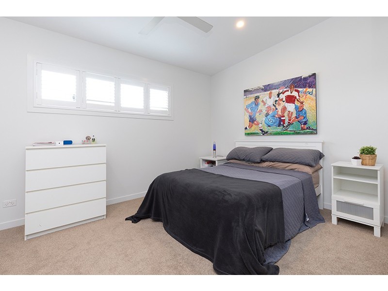 2/15 Brinawa Street, Camp Hill QLD 4152