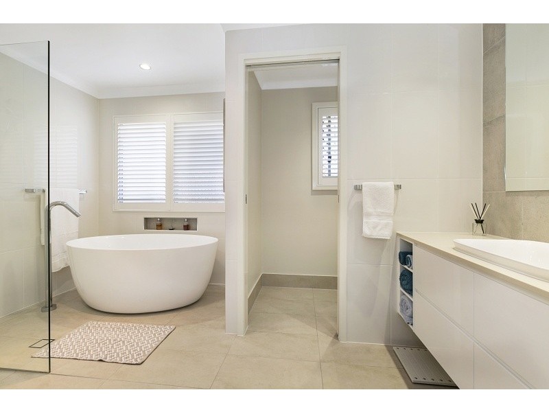 20 Scandia Street, Kenmore QLD 4069