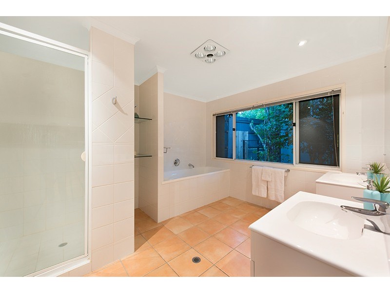 28 Harefield Street, Indooroopilly QLD 4068