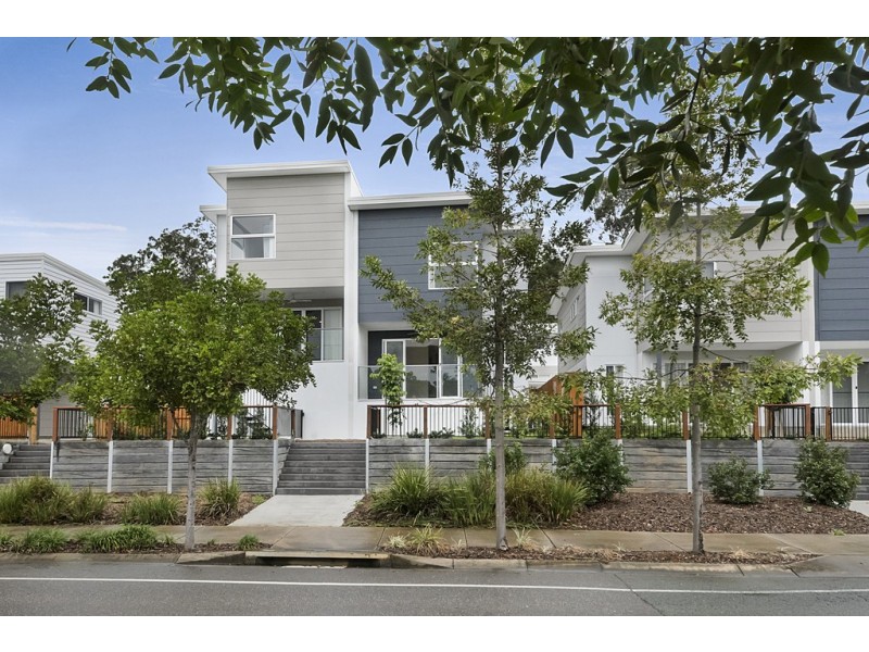3/2 Lakes Entrance Drive, Springfield Lakes QLD 4300