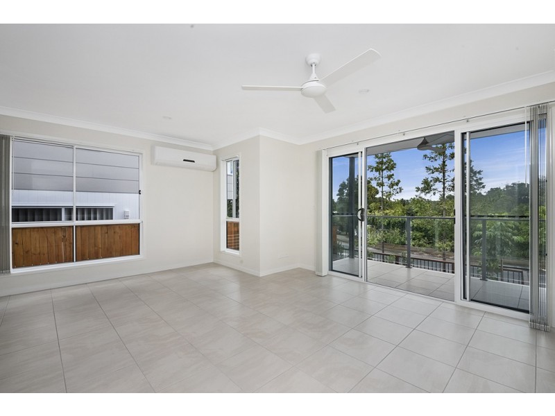 3/2 Lakes Entrance Drive, Springfield Lakes QLD 4300