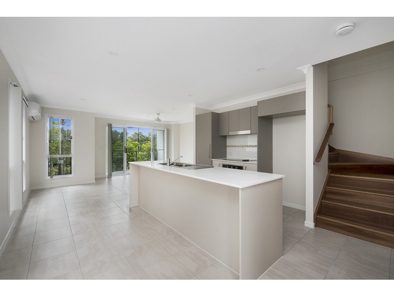 3/2 Lakes Entrance Drive, Springfield Lakes QLD 4300
