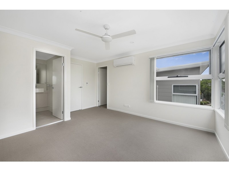 3/2 Lakes Entrance Drive, Springfield Lakes QLD 4300