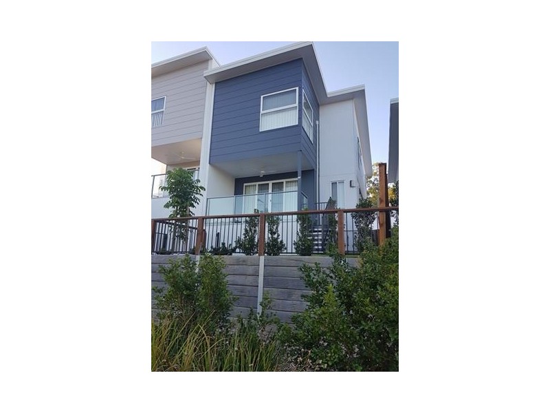 3/2 Lakes Entrance Drive, Springfield Lakes QLD 4300