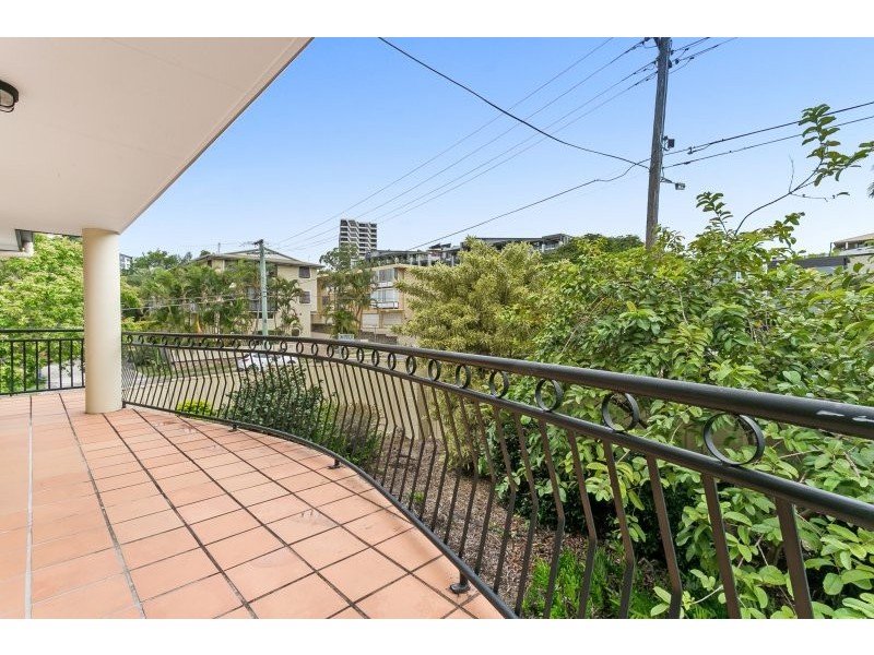 2/11 Holland Street, Toowong QLD 4066