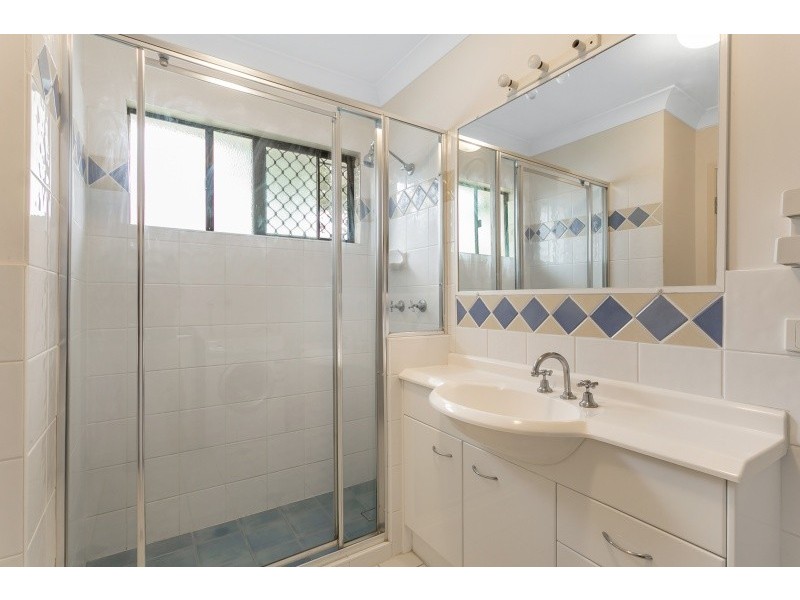 2/11 Holland Street, Toowong QLD 4066