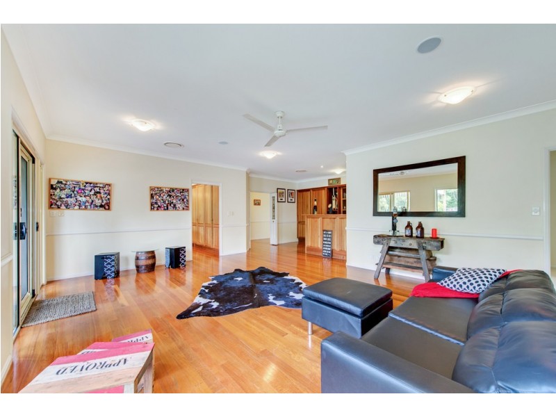 15 Castlereagh Place, Anstead QLD 4070