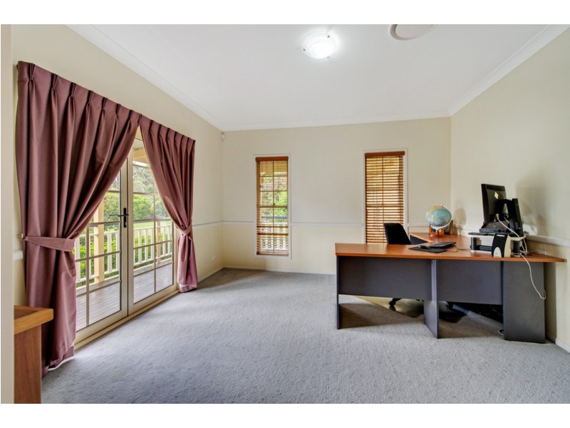 15 Castlereagh Place, Anstead QLD 4070