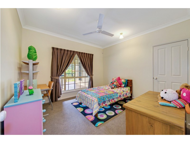 15 Castlereagh Place, Anstead QLD 4070