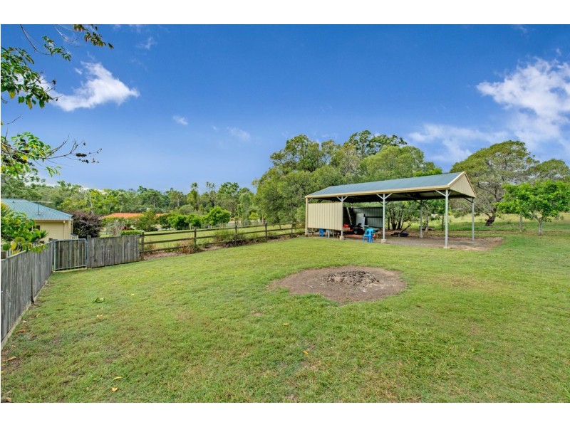 15 Castlereagh Place, Anstead QLD 4070