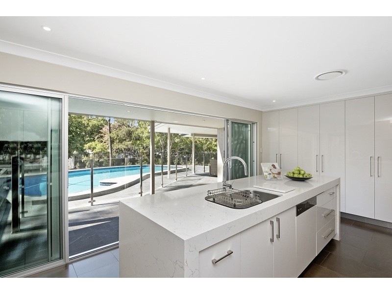 20 Scenic Road, Kenmore QLD 4069