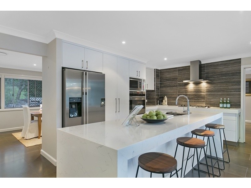 20 Scenic Road, Kenmore QLD 4069