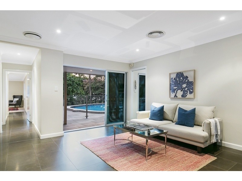 20 Scenic Road, Kenmore QLD 4069