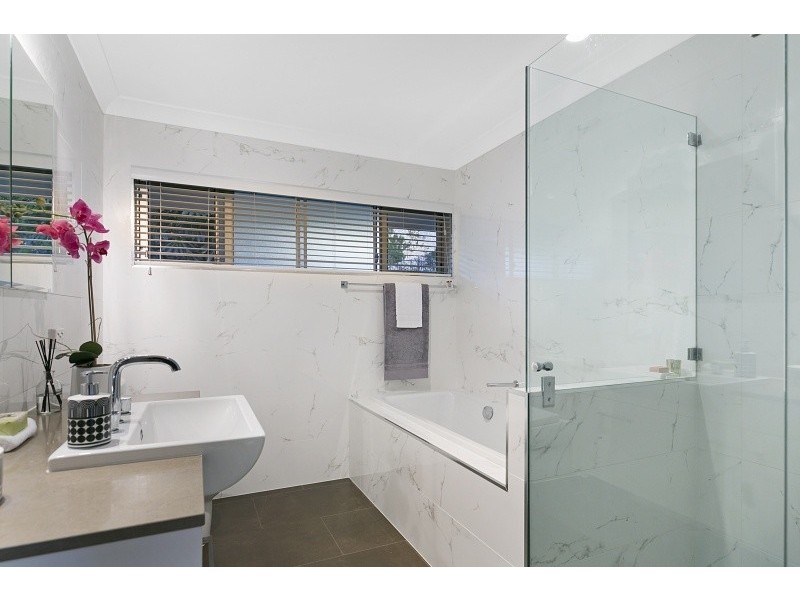 20 Scenic Road, Kenmore QLD 4069