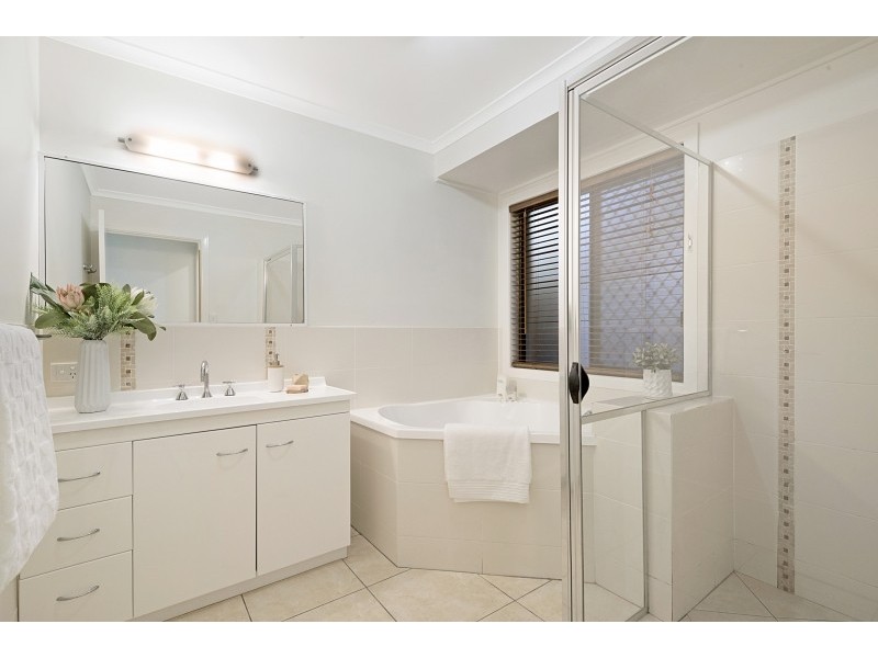 30 Wyndarra Street, Kenmore QLD 4069