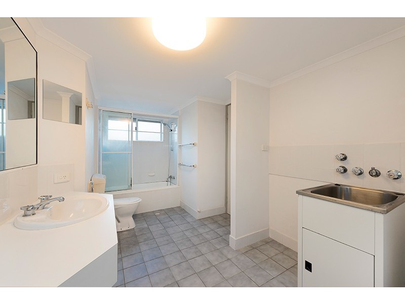 4/69 Fairley Street, Indooroopilly QLD 4068