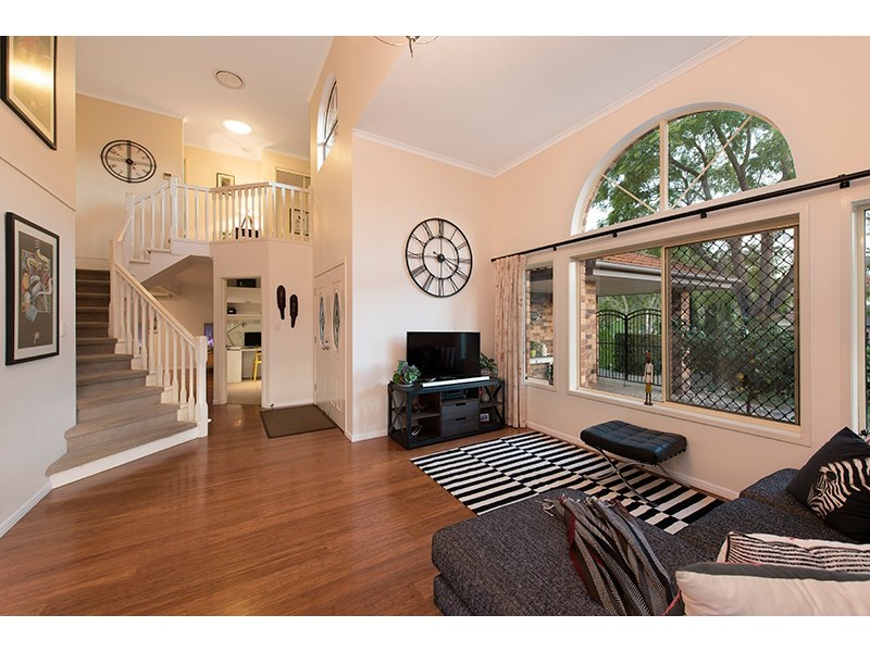 24 Drysdale Crescent, Brookfield QLD 4069