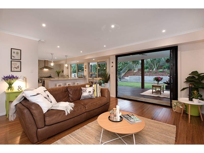 24 Drysdale Crescent, Brookfield QLD 4069