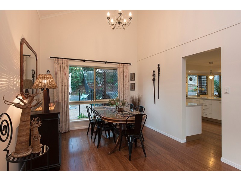 24 Drysdale Crescent, Brookfield QLD 4069