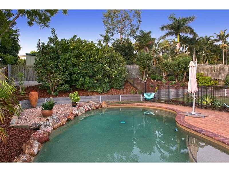 24 Drysdale Crescent, Brookfield QLD 4069