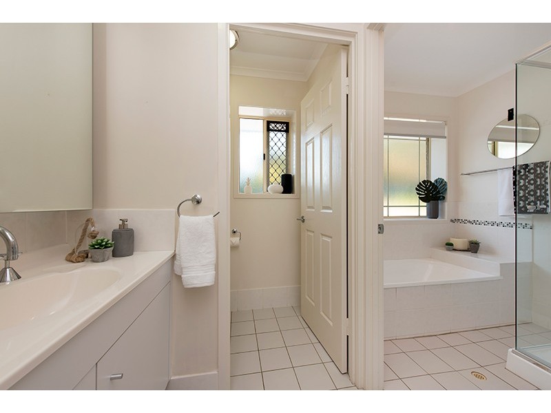 24 Drysdale Crescent, Brookfield QLD 4069