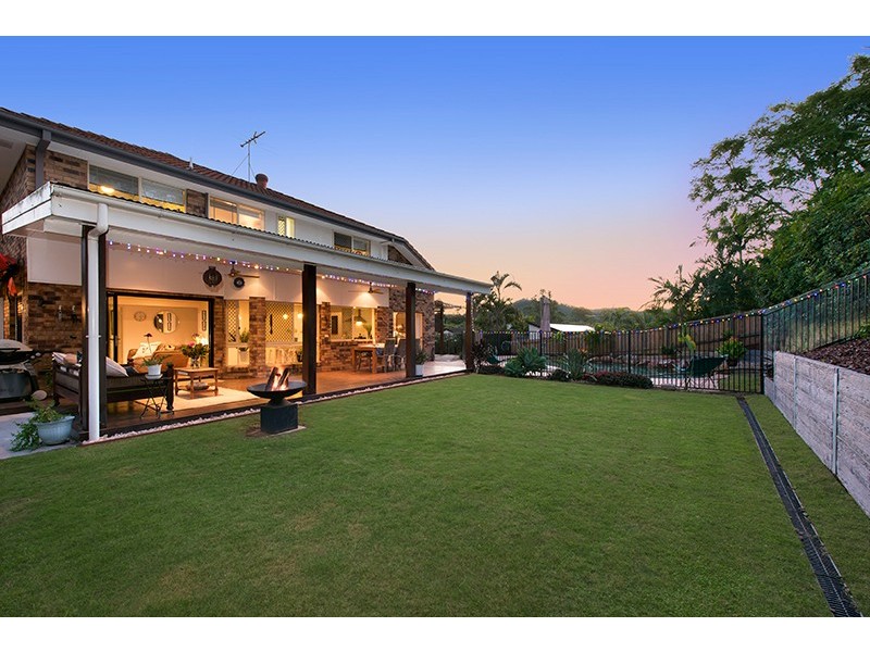 24 Drysdale Crescent, Brookfield QLD 4069
