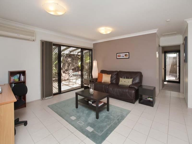 4/109 Sir Fred Schonell Drive, St Lucia QLD 4067