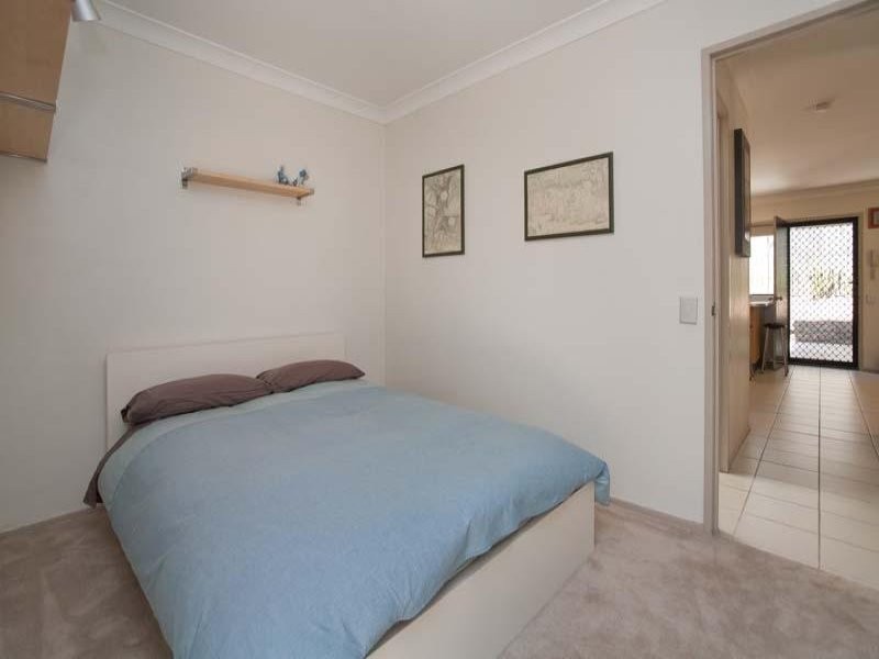 4/109 Sir Fred Schonell Drive, St Lucia QLD 4067