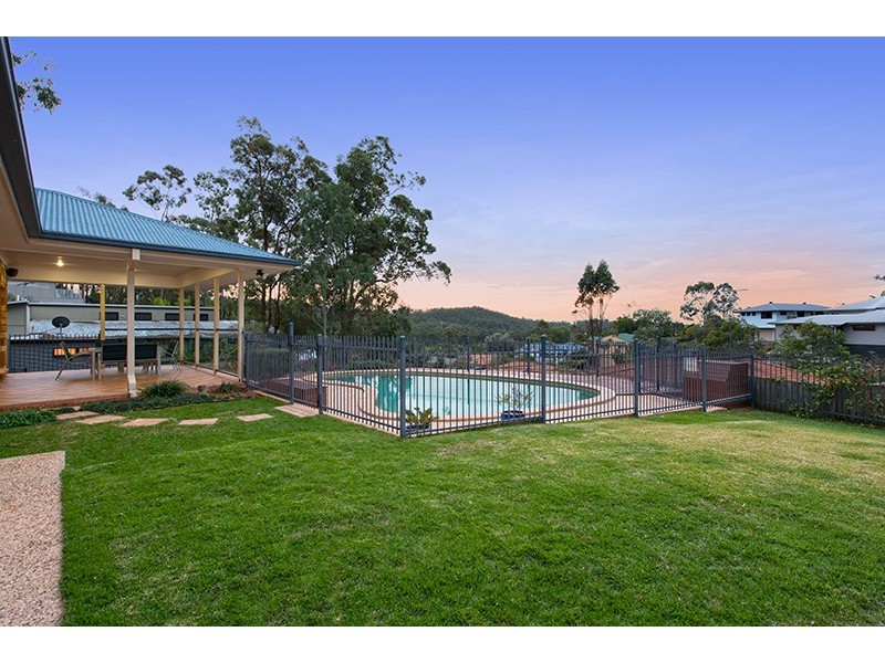 24 Outlook Terrace, Ferny Grove QLD 4055