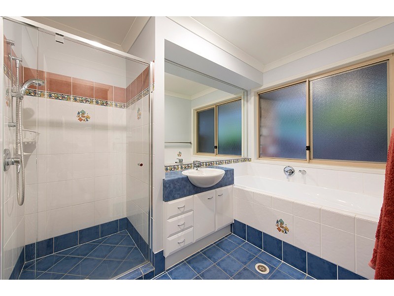 24 Outlook Terrace, Ferny Grove QLD 4055