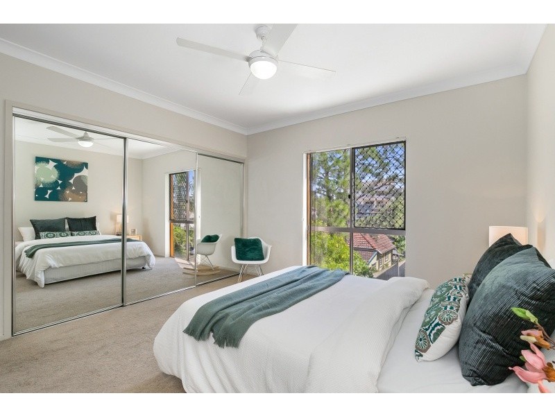 3/45. Railway Avenue, Indooroopilly QLD 4068