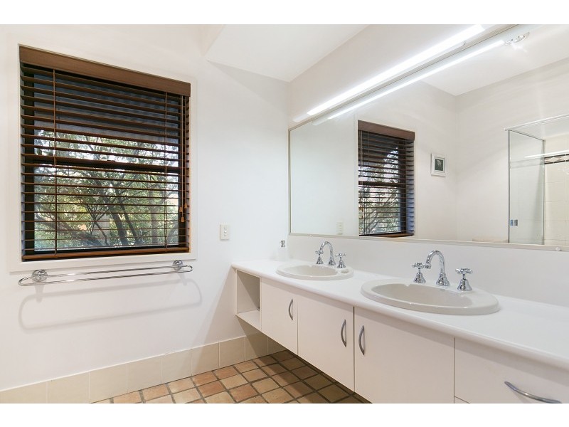 11 Carissa Place, Chapel Hill QLD 4069