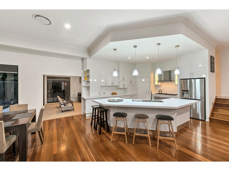9 Robertson Place, Fig Tree Pocket QLD 4069