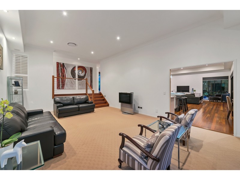 9 Robertson Place, Fig Tree Pocket QLD 4069