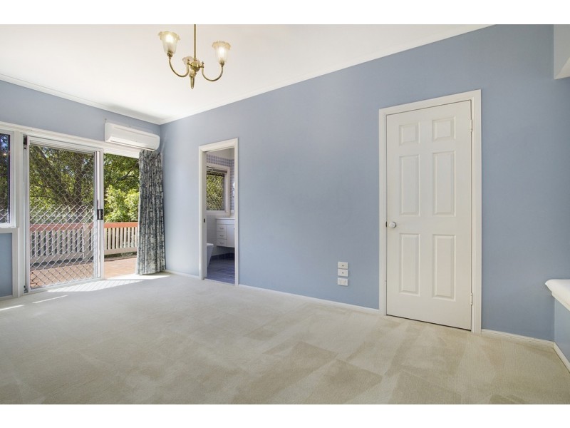 51 Ngeringa Crescent, Chapel Hill QLD 4069