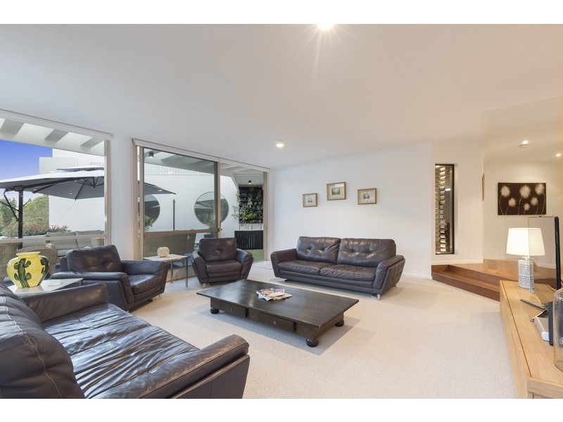 1/32 Tipuana Place, Bardon QLD 4065