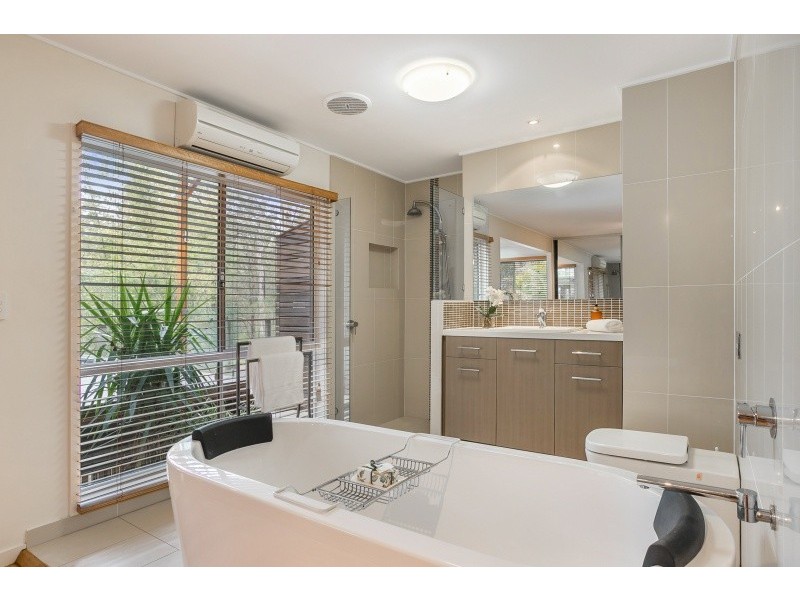 11 Wexford Street, Kenmore Hills QLD 4069