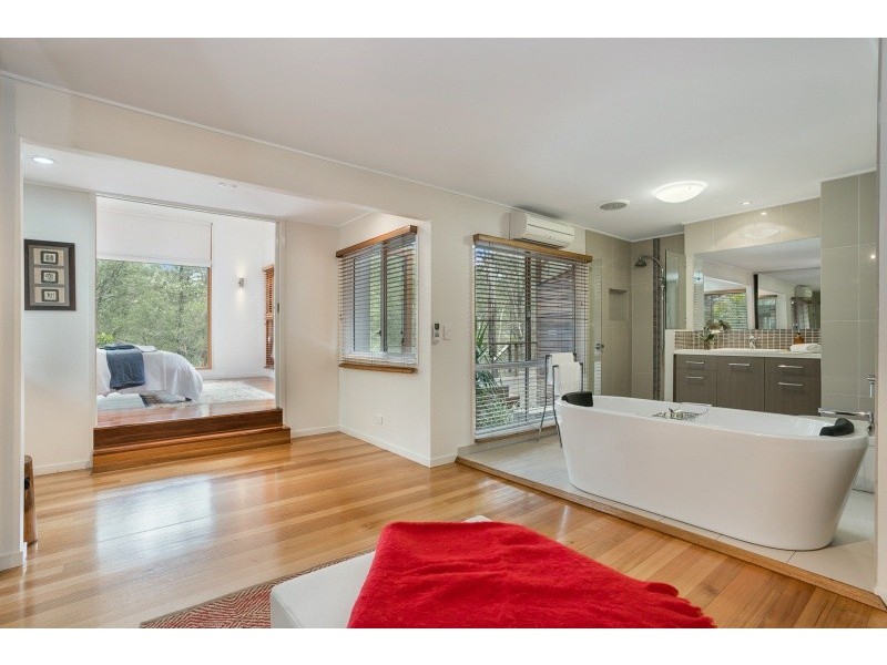 11 Wexford Street, Kenmore Hills QLD 4069