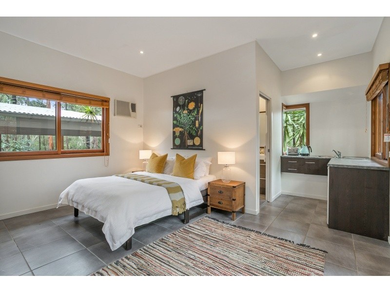 11 Wexford Street, Kenmore Hills QLD 4069