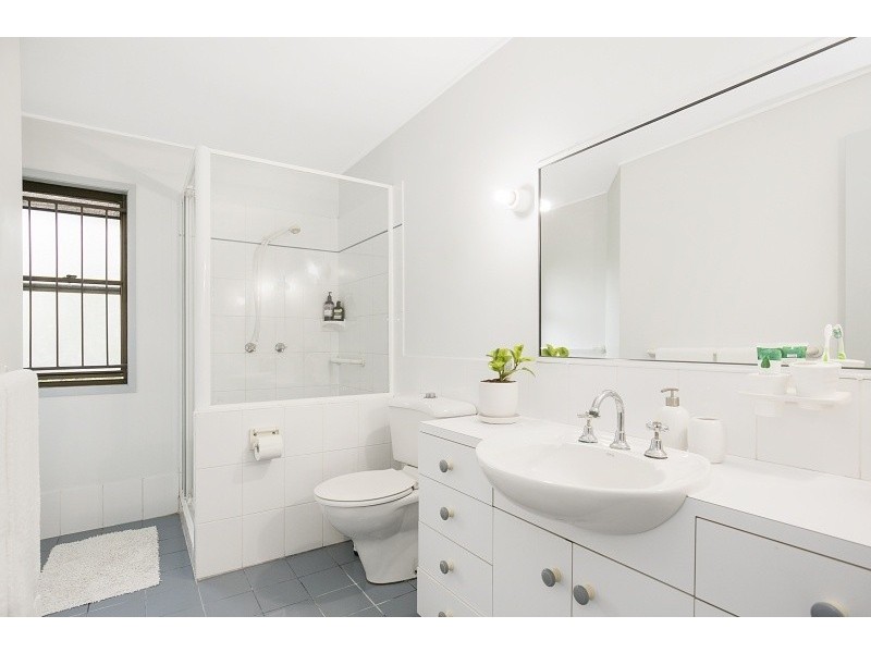 5 St David St, Kenmore QLD 4069