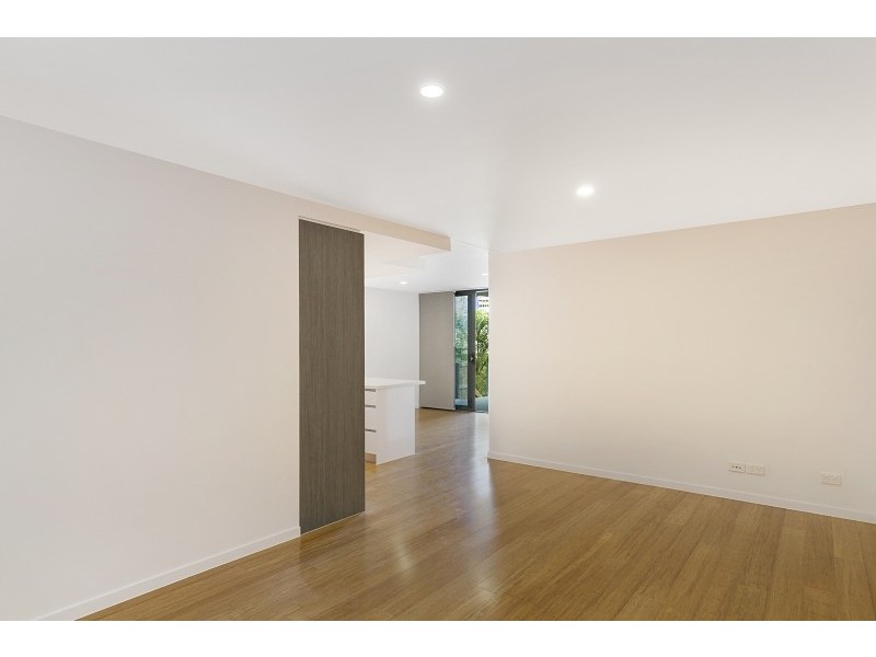 2/45 Clarence Road, Indooroopilly QLD 4068