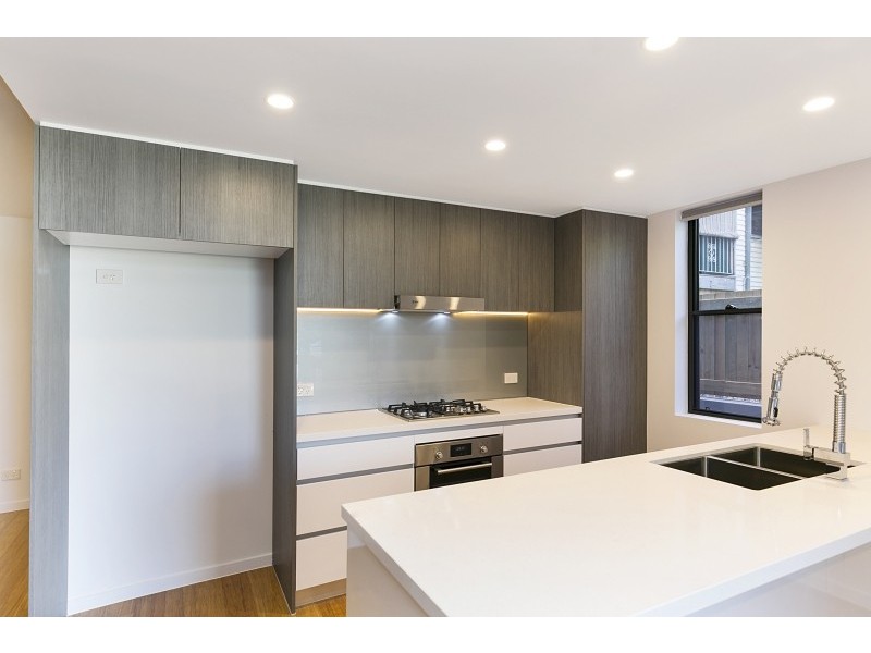 2/45 Clarence Road, Indooroopilly QLD 4068