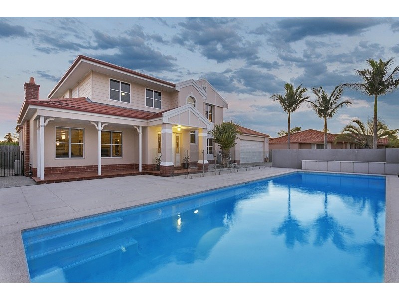 7 Barcoo Crescent, Sinnamon Park QLD 4073