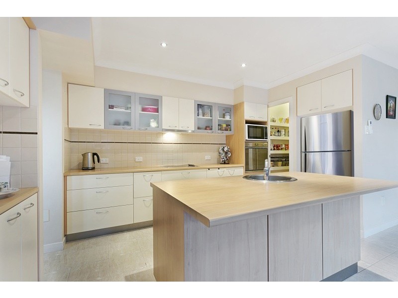 7 Barcoo Crescent, Sinnamon Park QLD 4073