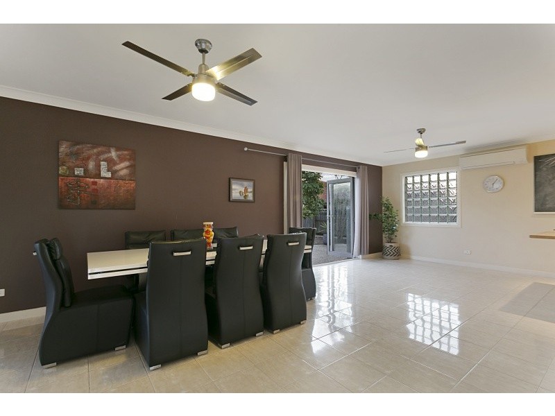 7 Barcoo Crescent, Sinnamon Park QLD 4073